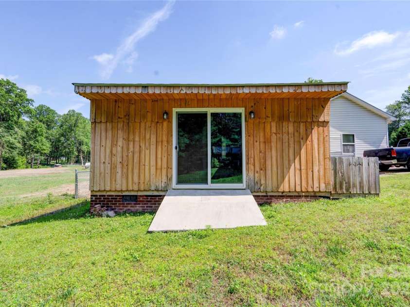 1170 Scenic Drive, Shelby, NC 28150.  MLS# CAR4260560, YatesRealty ID 14523. 20 X 10 Outdoor Multipurpose building