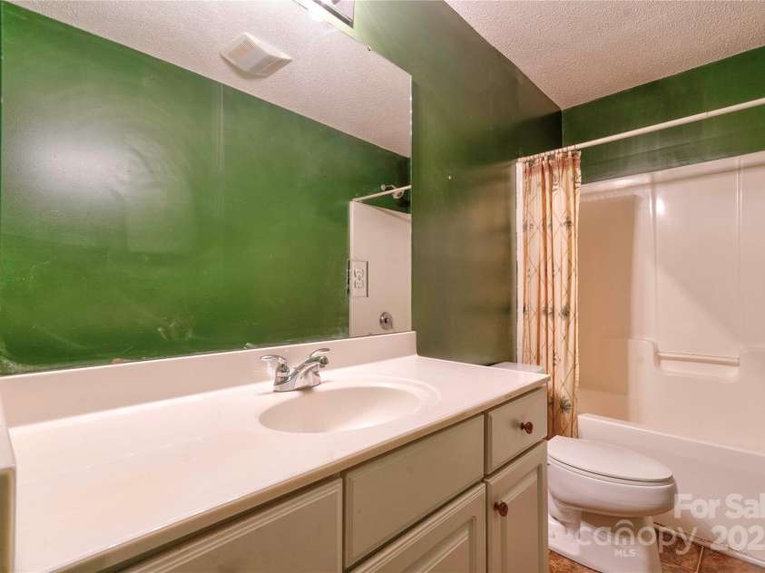 1170 Scenic Drive, Shelby, NC 28150.  MLS# CAR4260560, YatesRealty ID 14523. Hallway Bathroom