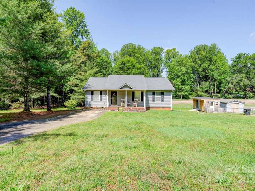 1170 Scenic Drive, Shelby, NC 28150.  MLS# CAR4260560, YatesRealty ID 14523. Large Yard