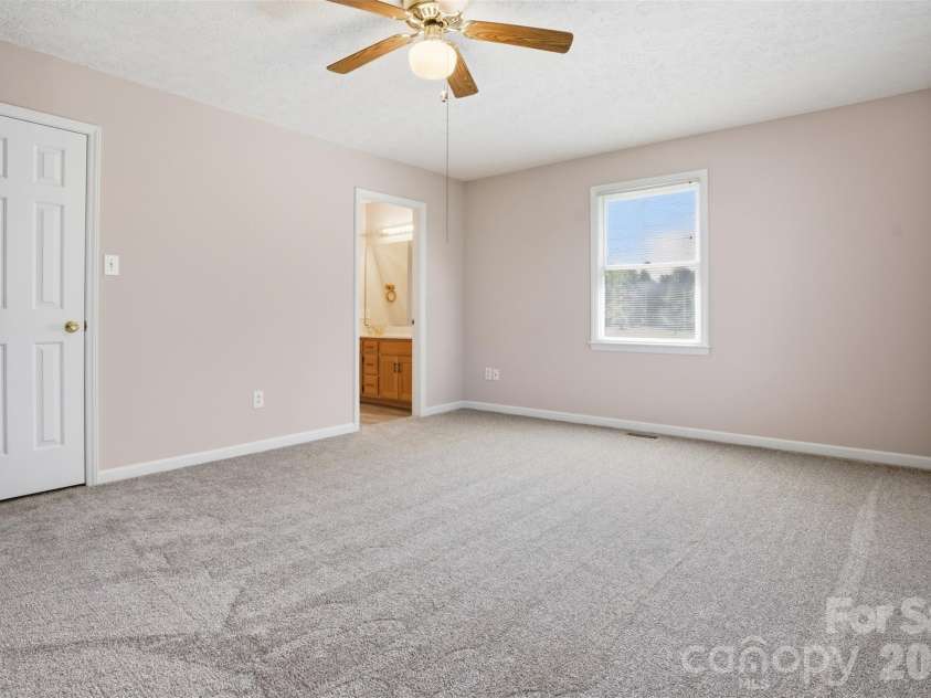 112 Mobeal Lane, Statesville, NC 28625.  MLS# CAR4367156, YatesRealty ID 14524. 