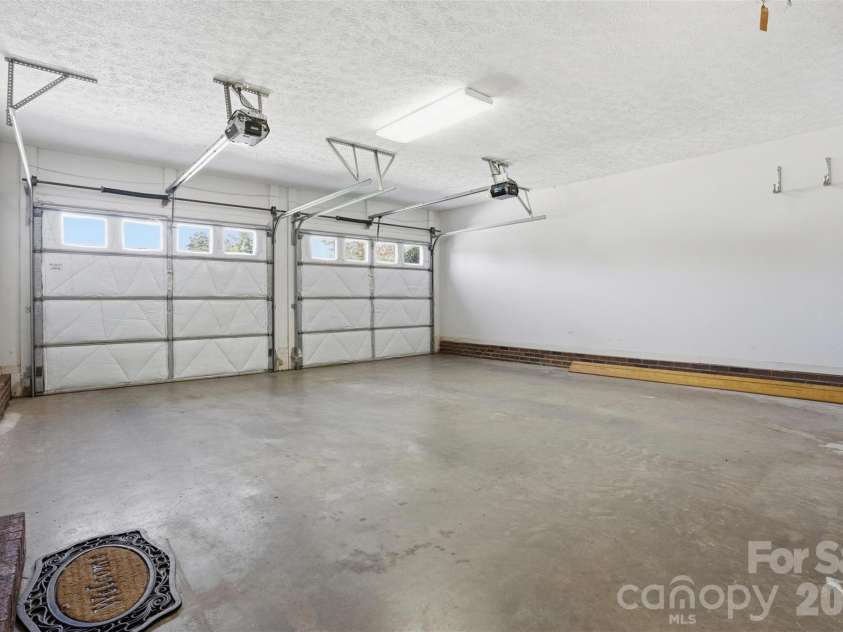 112 Mobeal Lane, Statesville, NC 28625.  MLS# CAR4367156, YatesRealty ID 14524. 