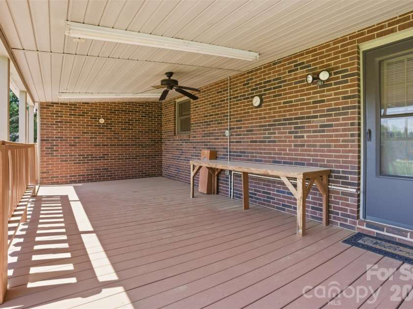 112 Mobeal Lane, Statesville, NC 28625.  MLS# CAR4367156, YatesRealty ID 14524. 