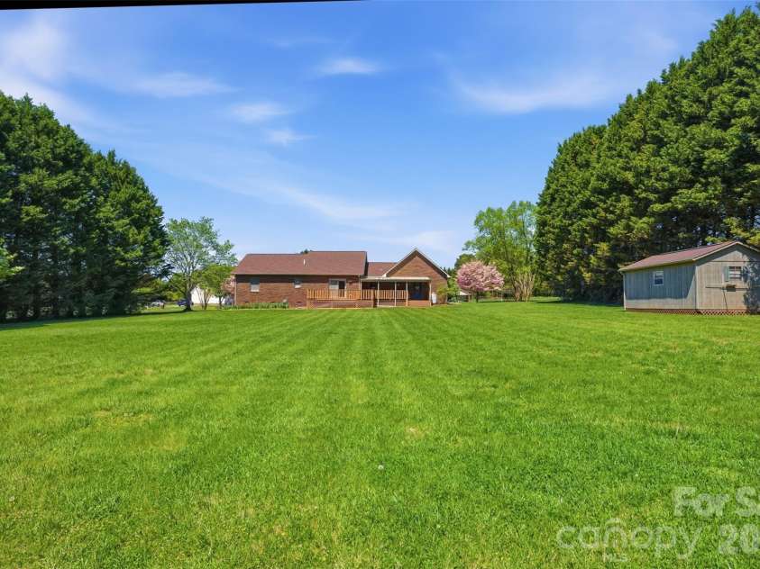 112 Mobeal Lane, Statesville, NC 28625.  MLS# CAR4367156, YatesRealty ID 14524. 