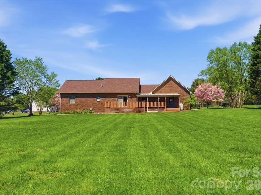 112 Mobeal Lane, Statesville, NC 28625.  MLS# CAR4367156, YatesRealty ID 14524. 