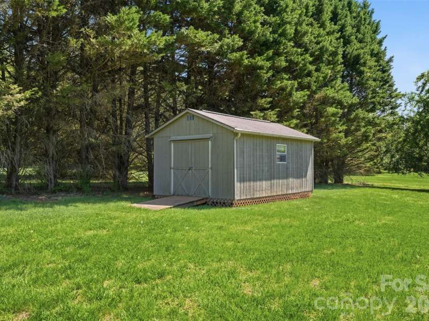 112 Mobeal Lane, Statesville, NC 28625.  MLS# CAR4367156, YatesRealty ID 14524. 
