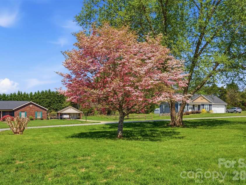 112 Mobeal Lane, Statesville, NC 28625.  MLS# CAR4367156, YatesRealty ID 14524. 