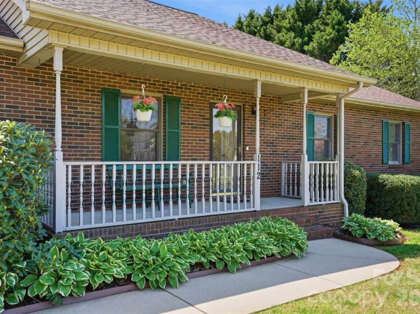 112 Mobeal Lane, Statesville, NC 28625.  MLS# CAR4367156, YatesRealty ID 14524. 