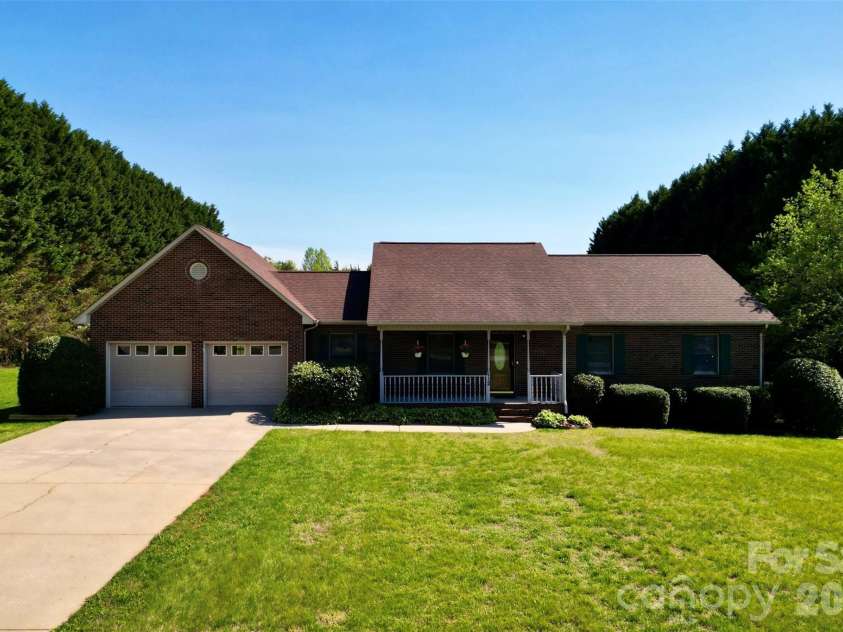 112 Mobeal Lane, Statesville, NC 28625.  MLS# CAR4367156, YatesRealty ID 14524. 