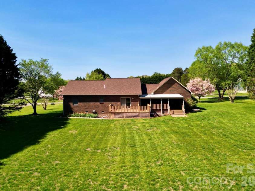 112 Mobeal Lane, Statesville, NC 28625.  MLS# CAR4367156, YatesRealty ID 14524. 