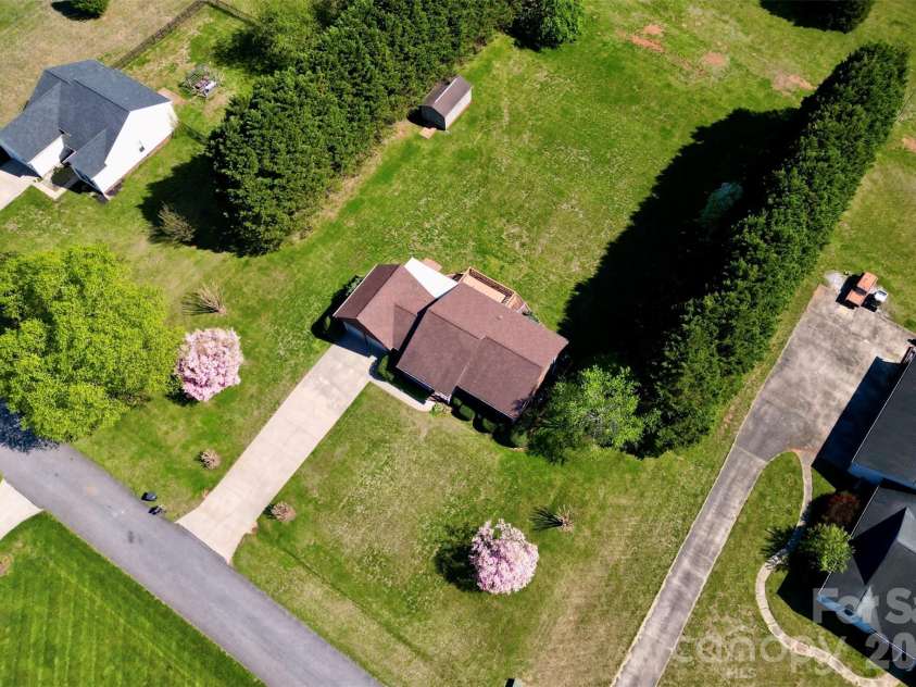 112 Mobeal Lane, Statesville, NC 28625.  MLS# CAR4367156, YatesRealty ID 14524. 