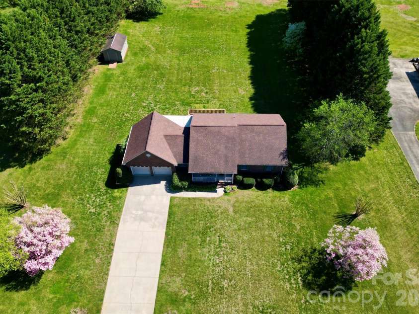 112 Mobeal Lane, Statesville, NC 28625.  MLS# CAR4367156, YatesRealty ID 14524. 