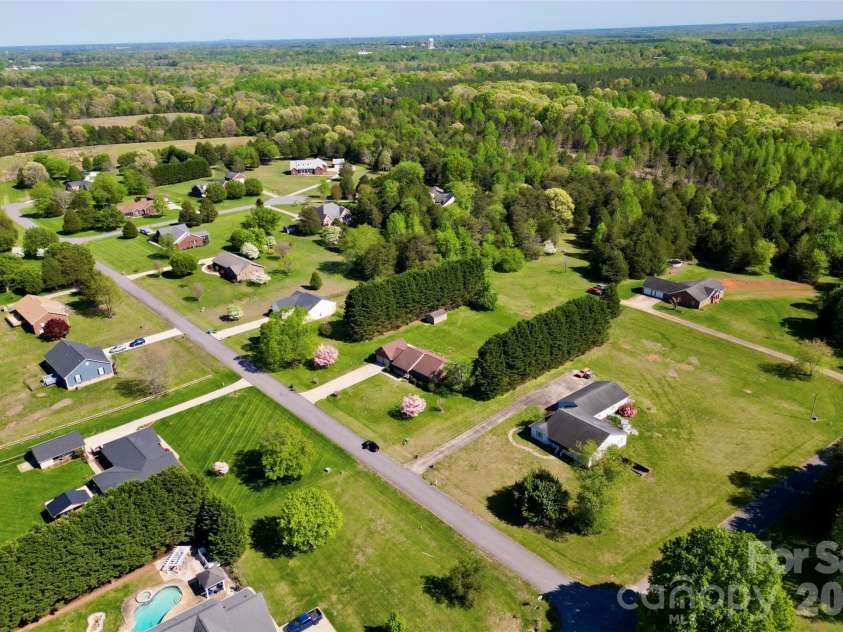 112 Mobeal Lane, Statesville, NC 28625.  MLS# CAR4367156, YatesRealty ID 14524. 