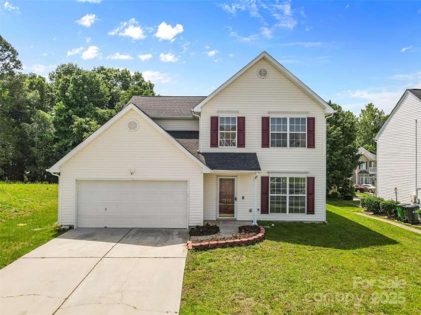 7212 Ravanna Drive, Charlotte, NC 28213.  MLS# CAR4260060, YatesRealty ID 14524. 