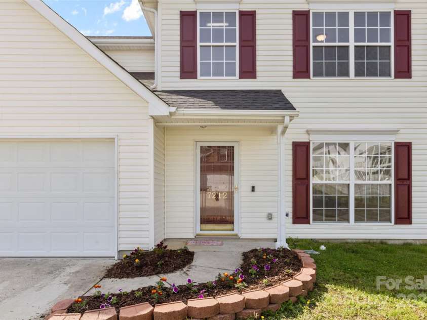 7212 Ravanna Drive, Charlotte, NC 28213.  MLS# CAR4260060, YatesRealty ID 14524. 