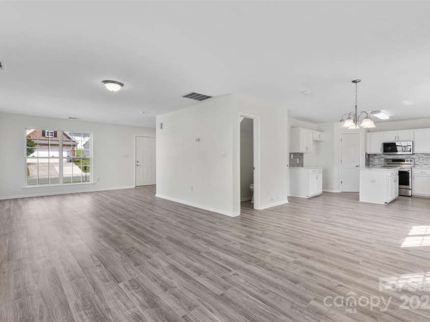 7212 Ravanna Drive, Charlotte, NC 28213.  MLS# CAR4260060, YatesRealty ID 14524. 