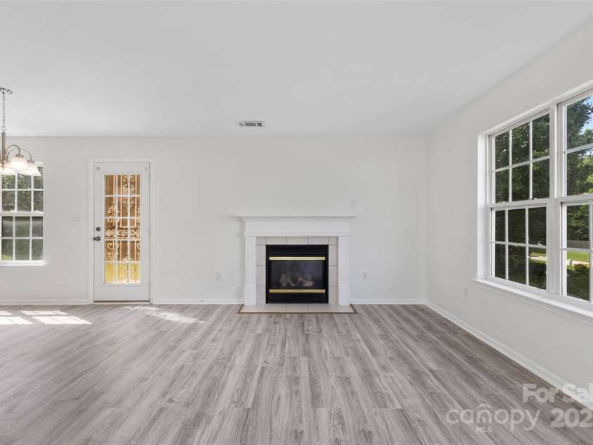 7212 Ravanna Drive, Charlotte, NC 28213.  MLS# CAR4260060, YatesRealty ID 14524. 