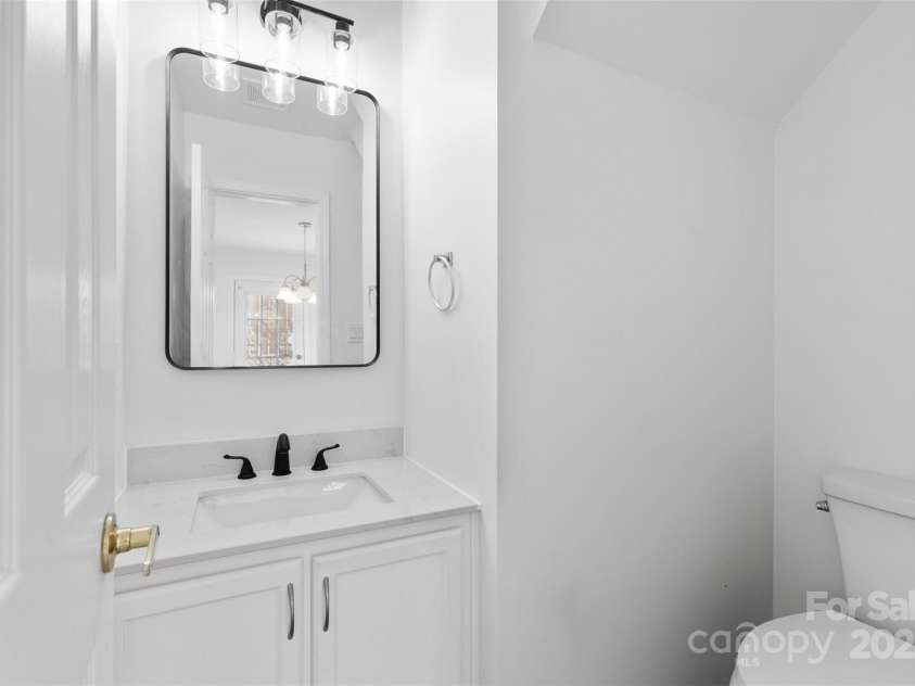 7212 Ravanna Drive, Charlotte, NC 28213.  MLS# CAR4260060, YatesRealty ID 14524. 