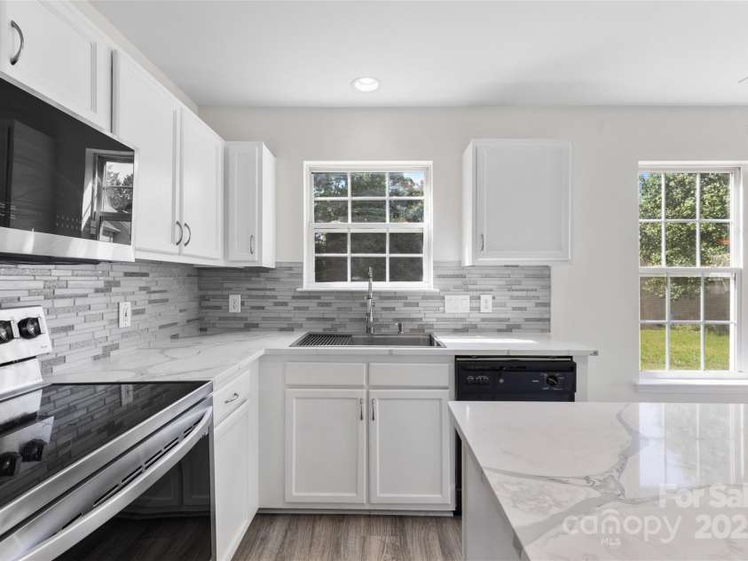 7212 Ravanna Drive, Charlotte, NC 28213.  MLS# CAR4260060, YatesRealty ID 14524. 