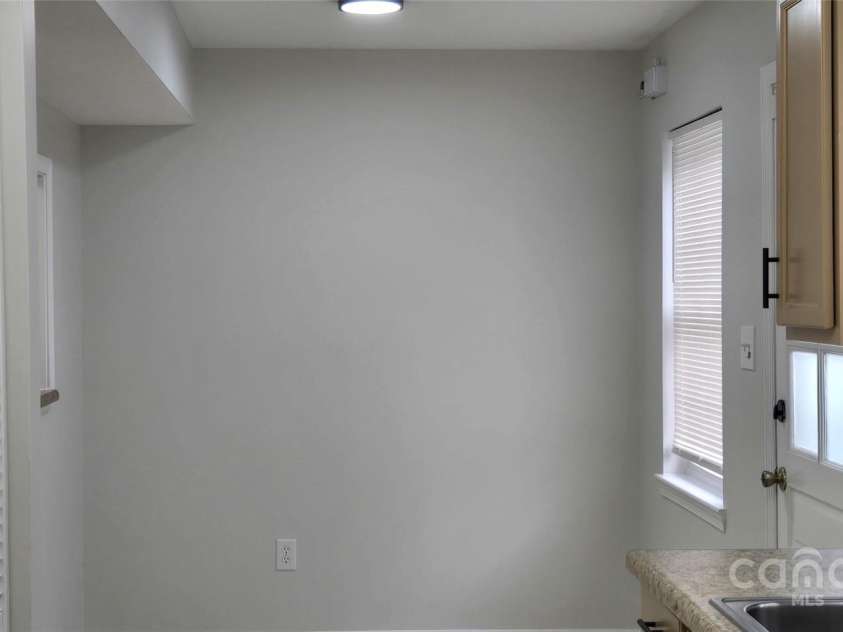 11011 Park Road, Charlotte, NC 28226.  MLS# CAR4326504, YatesRealty ID 14525. Bkfst area