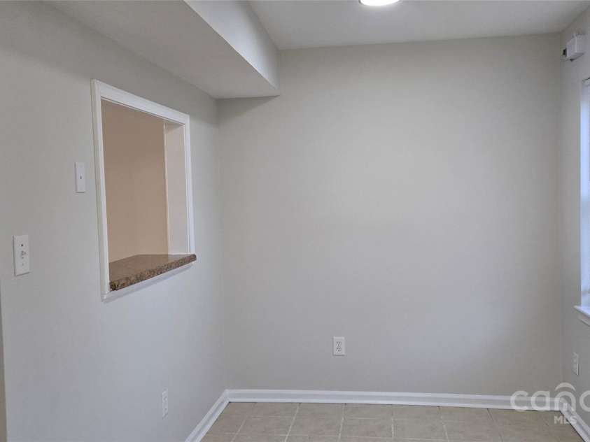 11011 Park Road, Charlotte, NC 28226.  MLS# CAR4326504, YatesRealty ID 14525. Bkfst area
