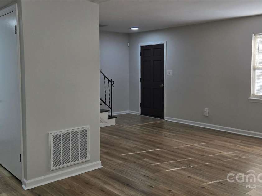 11011 Park Road, Charlotte, NC 28226.  MLS# CAR4326504, YatesRealty ID 14525. Lvgrm