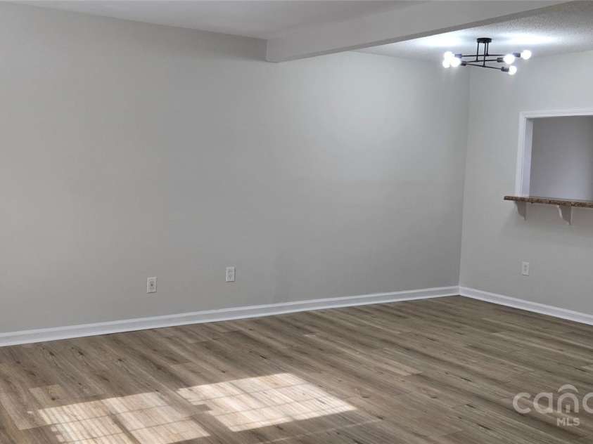 11011 Park Road, Charlotte, NC 28226.  MLS# CAR4326504, YatesRealty ID 14525. Lvgrm