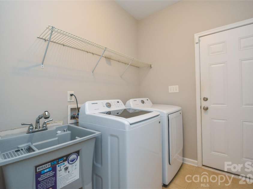 9617 Cheery Meadow Drive, Huntersville, NC 28078.  MLS# CAR4373281, YatesRealty ID 14526. 