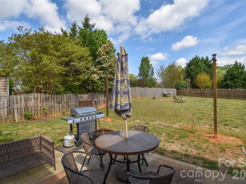 9617 Cheery Meadow Drive, Huntersville, NC 28078.  MLS# CAR4373281, YatesRealty ID 14526. 