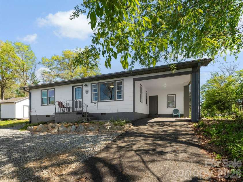 209 Wilmont Drive, Hendersonville, NC 28792.  MLS# CAR4372198, YatesRealty ID 14528. Front Elevation
