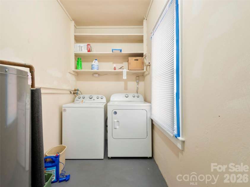 209 Wilmont Drive, Hendersonville, NC 28792.  MLS# CAR4372198, YatesRealty ID 14528. Laundry