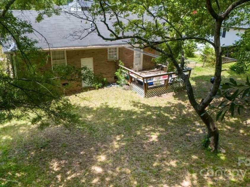 2324 Knight Drive, Gastonia, NC 28052.  MLS# CAR4258051, YatesRealty ID 14528. 