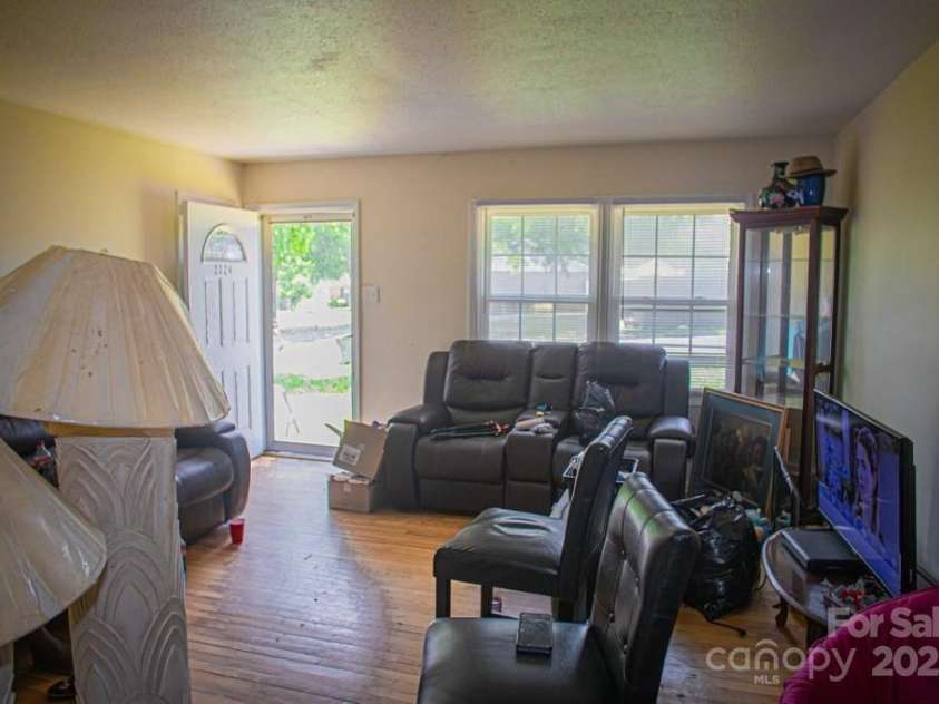 2324 Knight Drive, Gastonia, NC 28052.  MLS# CAR4258051, YatesRealty ID 14528. 