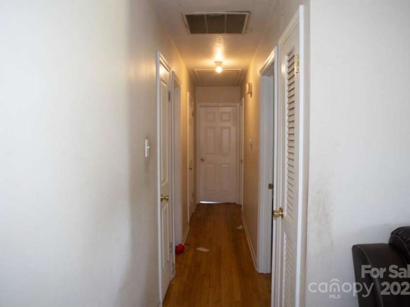 2324 Knight Drive, Gastonia, NC 28052.  MLS# CAR4258051, YatesRealty ID 14528. 