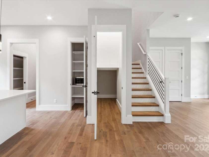 205 Torch Light Way, Asheville, NC 28806.  MLS# CAR4159391, YatesRealty ID 14529. Dining/Stairwell