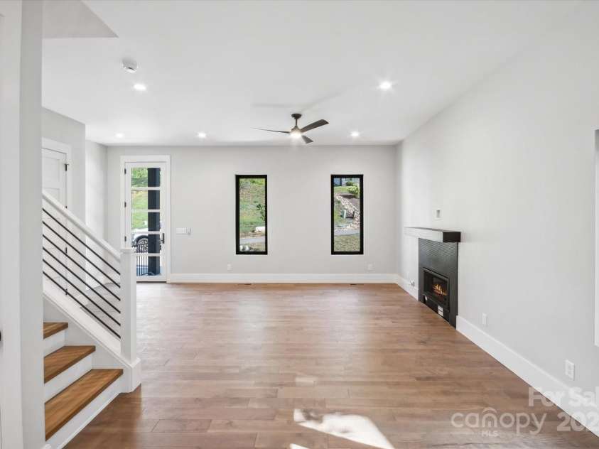 205 Torch Light Way, Asheville, NC 28806.  MLS# CAR4159391, YatesRealty ID 14529. Living Room