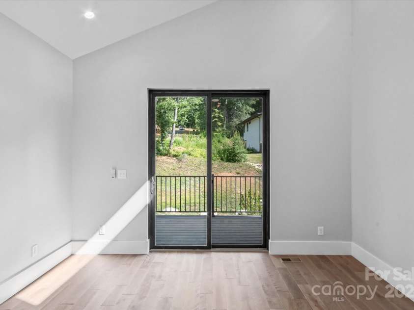 205 Torch Light Way, Asheville, NC 28806.  MLS# CAR4159391, YatesRealty ID 14529. Primary Bedroom