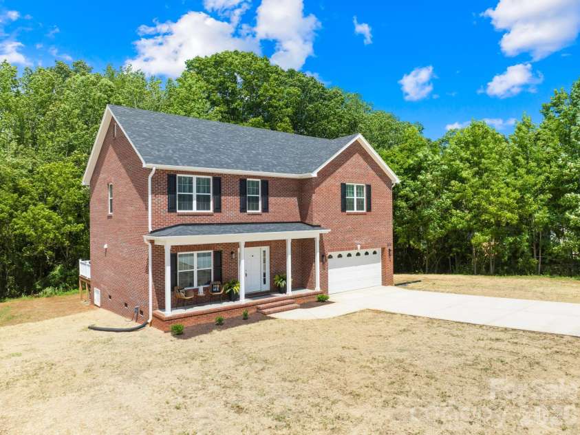 2630 Polo Lane, Maiden, NC 28650.  MLS# CAR4431094, YatesRealty ID 14529. 