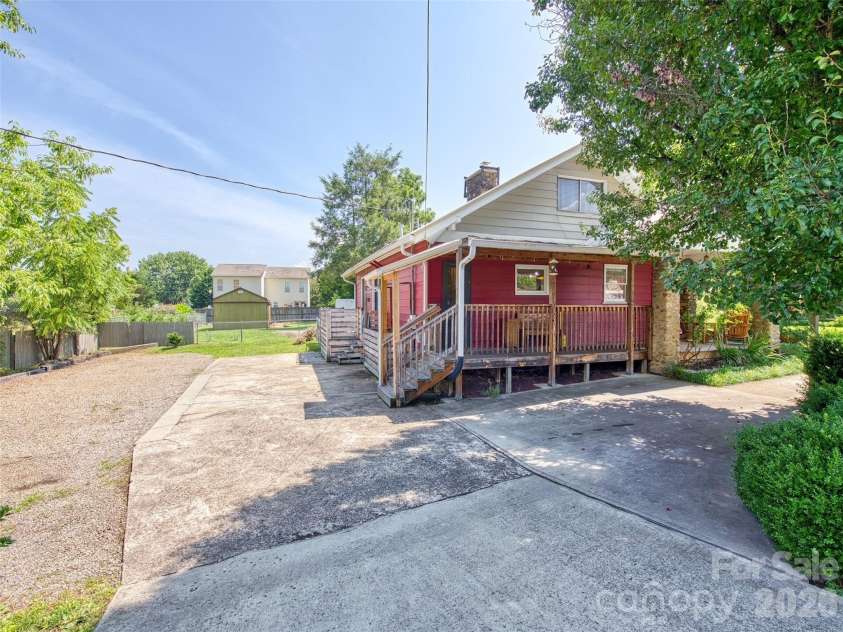 24 Belle Meade Drive, Waynesville, NC 28786.  MLS# CAR4343749, YatesRealty ID 1453. 