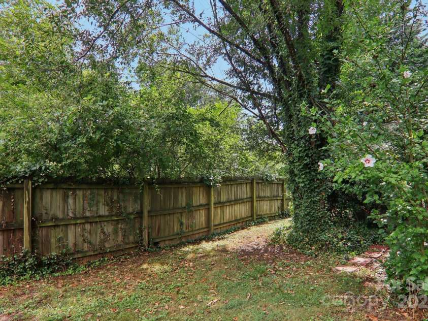 68 1/2 Nevada Avenue, Asheville, NC 28806.  MLS# CAR4280825, YatesRealty ID 1453. Back yard