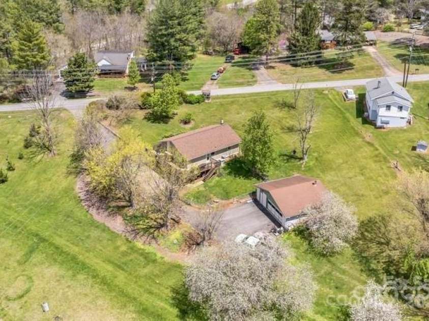 84 Alexander Road, Weaverville, NC 28787.  MLS# CAR4217146, YatesRealty ID 1453. 