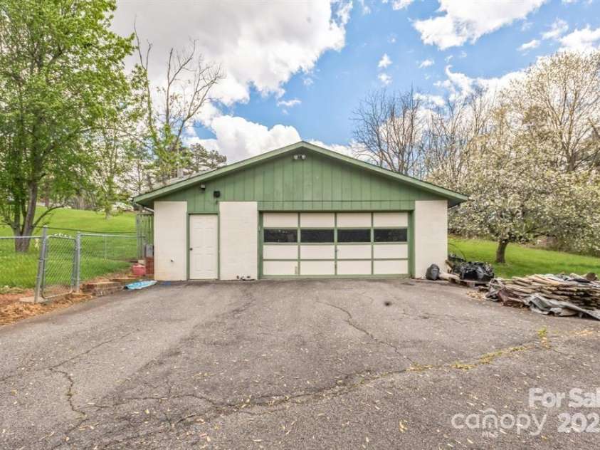 84 Alexander Road, Weaverville, NC 28787.  MLS# CAR4217146, YatesRealty ID 1453. 