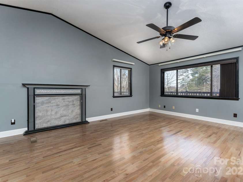 84 Alexander Road, Weaverville, NC 28787.  MLS# CAR4217146, YatesRealty ID 1453. 