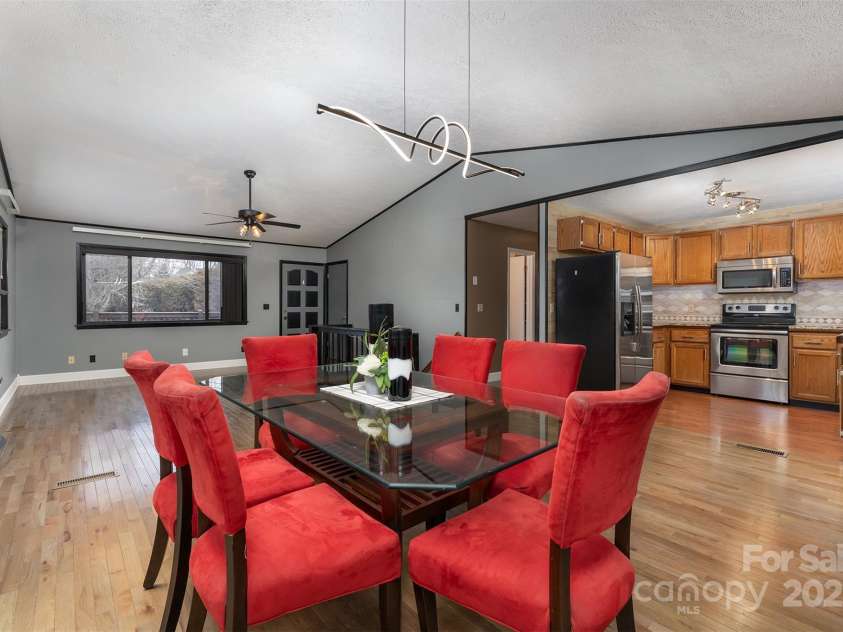 84 Alexander Road, Weaverville, NC 28787.  MLS# CAR4217146, YatesRealty ID 1453. 