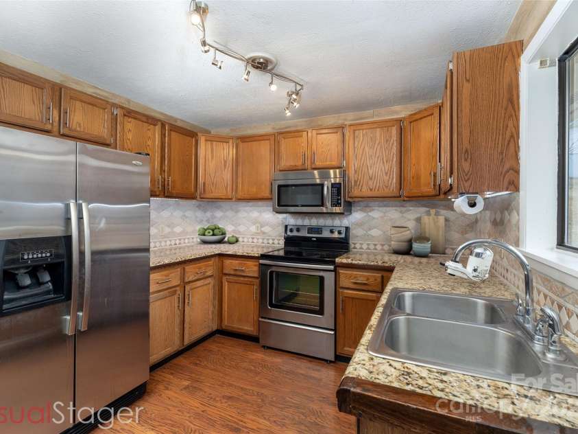 84 Alexander Road, Weaverville, NC 28787.  MLS# CAR4217146, YatesRealty ID 1453. 