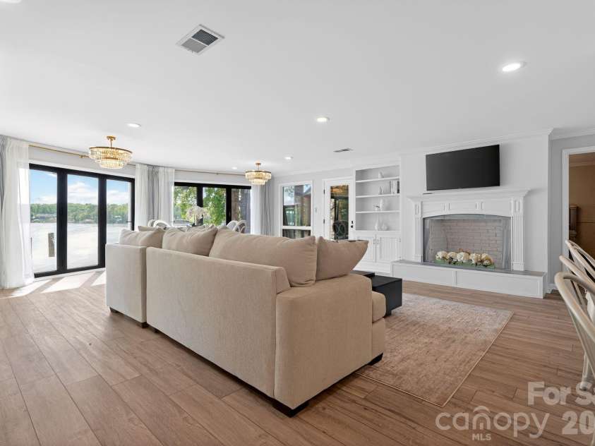 8611 Island Point Road, Charlotte, NC 28278.  MLS# CAR4371637, YatesRealty ID 14530. 