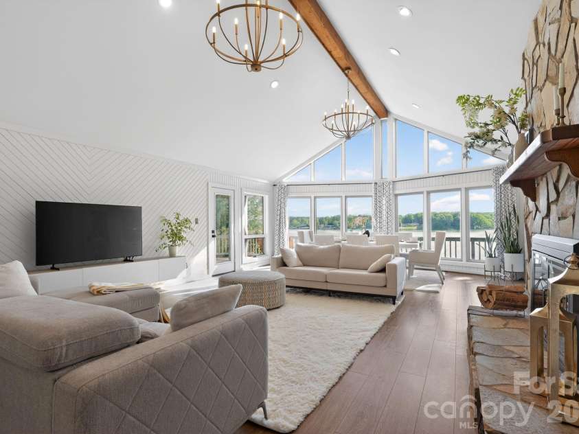 8611 Island Point Road, Charlotte, NC 28278.  MLS# CAR4371637, YatesRealty ID 14530. 