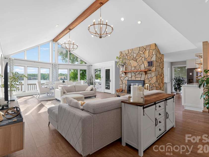8611 Island Point Road, Charlotte, NC 28278.  MLS# CAR4371637, YatesRealty ID 14530. 