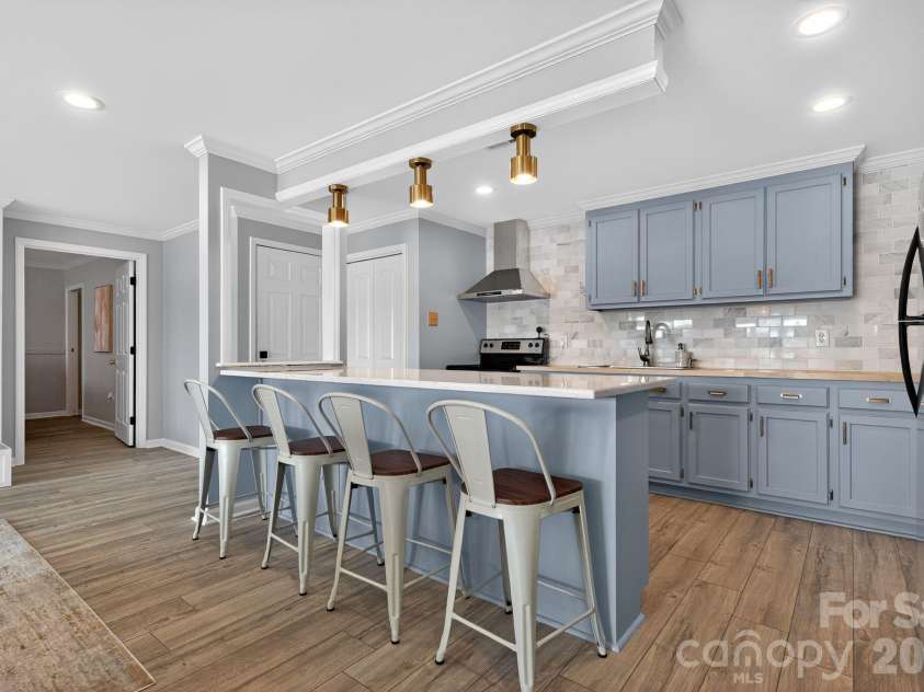 8611 Island Point Road, Charlotte, NC 28278.  MLS# CAR4371637, YatesRealty ID 14530. 