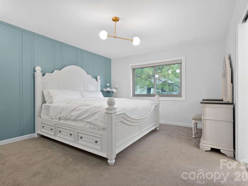 8611 Island Point Road, Charlotte, NC 28278.  MLS# CAR4371637, YatesRealty ID 14530. 
