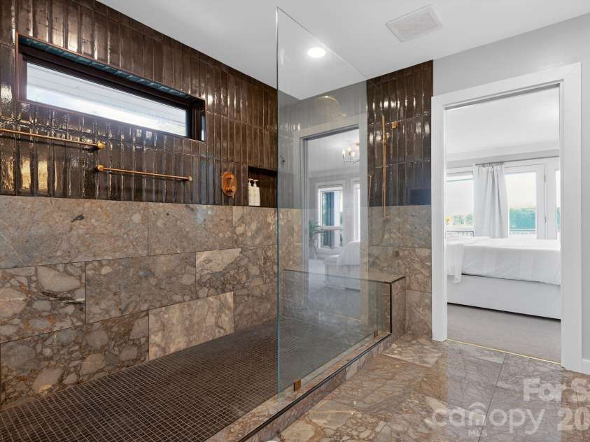8611 Island Point Road, Charlotte, NC 28278.  MLS# CAR4371637, YatesRealty ID 14530. 